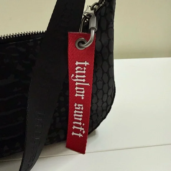 Taylor Swift Reputation Album Shoulder Bag - Picture 4 of 6